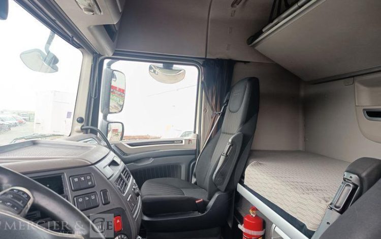 DAF XF 430 FT – PTRA : 44 TONNES – DIESEL – 718679 KMS – ANNEE 2017 BLANC EQ-776-KZ