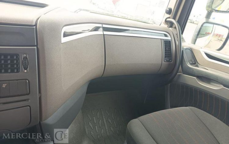 DAF XF 430 FT – PTRA : 44 TONNES – DIESEL – 718679 KMS – ANNEE 2017 BLANC EQ-776-KZ