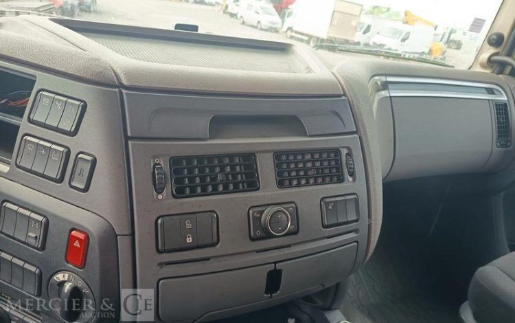 DAF XF 430 FT – PTRA : 44 TONNES – DIESEL – 718679 KMS – ANNEE 2017 BLANC EQ-776-KZ