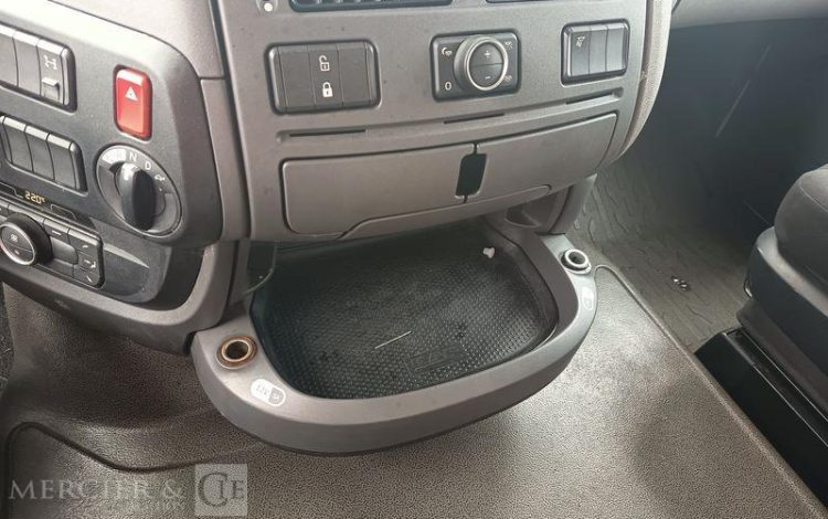 DAF XF 430 FT – PTRA : 44 TONNES – DIESEL – 718679 KMS – ANNEE 2017 BLANC EQ-776-KZ