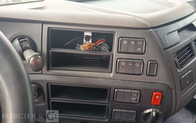 DAF XF 430 FT – PTRA : 44 TONNES – DIESEL – 718679 KMS – ANNEE 2017 BLANC EQ-776-KZ