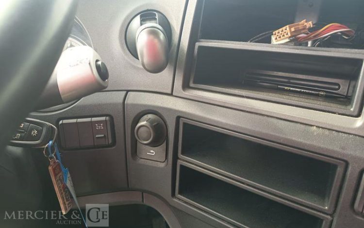 DAF XF 430 FT – PTRA : 44 TONNES – DIESEL – 718679 KMS – ANNEE 2017 BLANC EQ-776-KZ