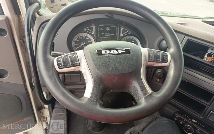 DAF XF 430 FT – PTRA : 44 TONNES – DIESEL – 718679 KMS – ANNEE 2017 BLANC EQ-776-KZ