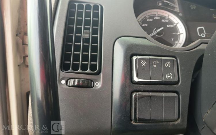 DAF XF 430 FT – PTRA : 44 TONNES – DIESEL – 718679 KMS – ANNEE 2017 BLANC EQ-776-KZ