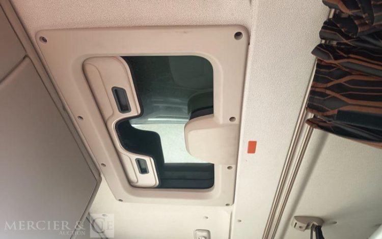 DAF XF 430 FT – PTRA : 44 TONNES – DIESEL – 718679 KMS – ANNEE 2017 BLANC EQ-776-KZ