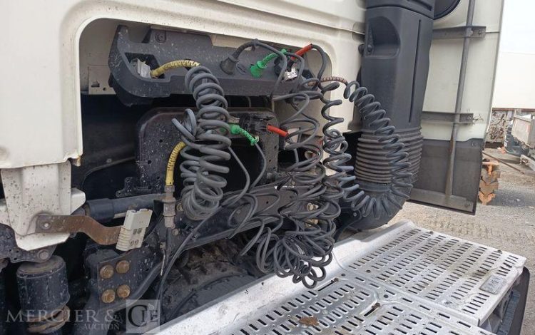 DAF XF 430 FT – PTRA : 44 TONNES – DIESEL – 718679 KMS – ANNEE 2017 BLANC EQ-776-KZ