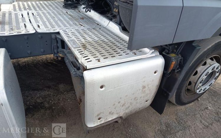 DAF XF 430 FT – PTRA : 44 TONNES – DIESEL – 718679 KMS – ANNEE 2017 BLANC EQ-776-KZ