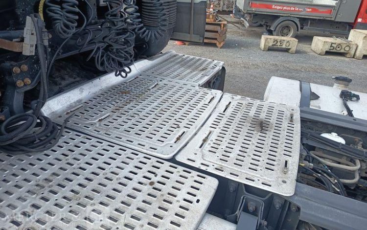 DAF XF 430 FT – PTRA : 44 TONNES – DIESEL – 718679 KMS – ANNEE 2017 BLANC EQ-776-KZ