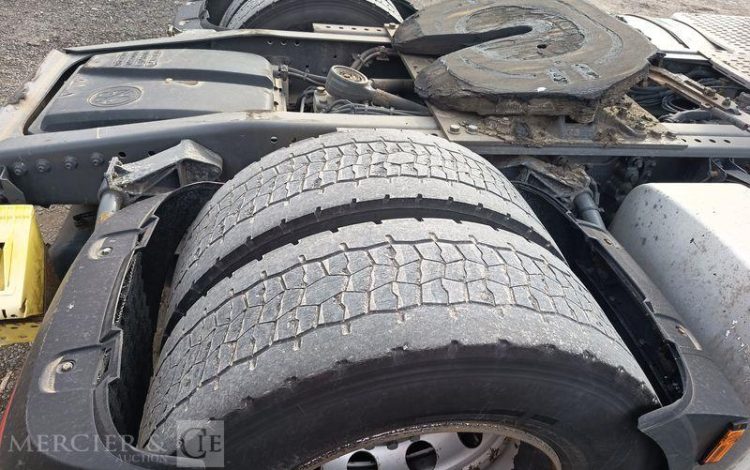 DAF XF 430 FT – PTRA : 44 TONNES – DIESEL – 718679 KMS – ANNEE 2017 BLANC EQ-776-KZ