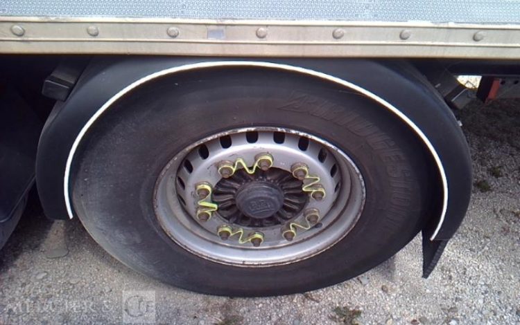 FRUEHAUF SEMI FOURGON  ES-447-ED