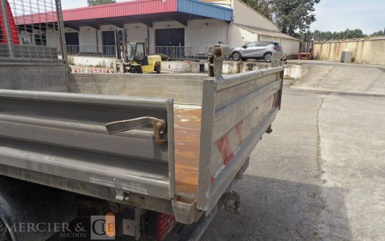IVECO 35C12 BENNE SIMPLE CABINE COFFRE  EV-063-WZ