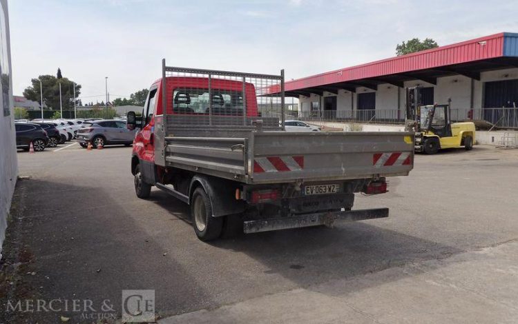 IVECO 35C12 BENNE SIMPLE CABINE COFFRE  EV-063-WZ