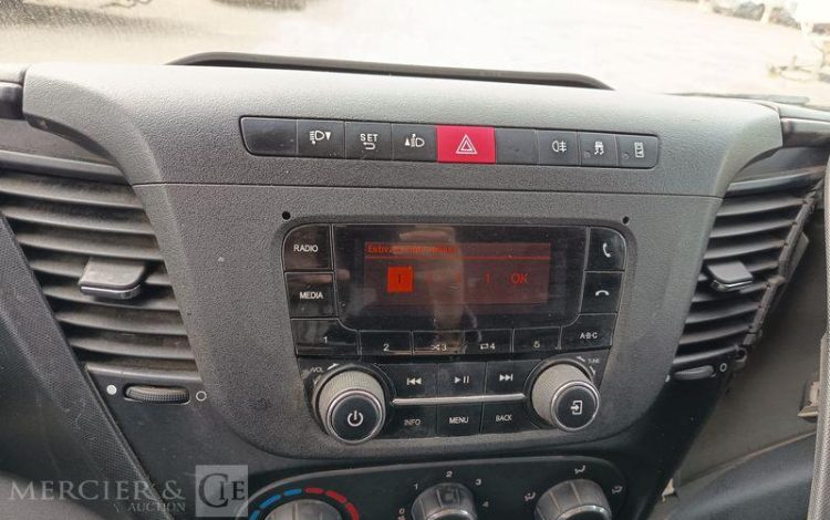 IVECO 35C12 BENNE SIMPLE CABINE COFFRE  EY-734-WL