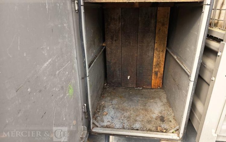 IVECO 35C12 BENNE SIMPLE CABINE COFFRE  EY-734-WL