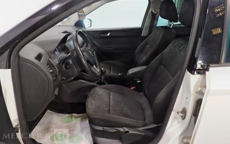 SKODA FABIA 1.0 MPI 75CH CLEVER BLANC FC-826-EK