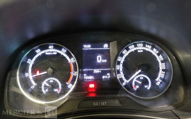 SKODA FABIA 1.0 MPI 75CH CLEVER BLANC FC-826-EK