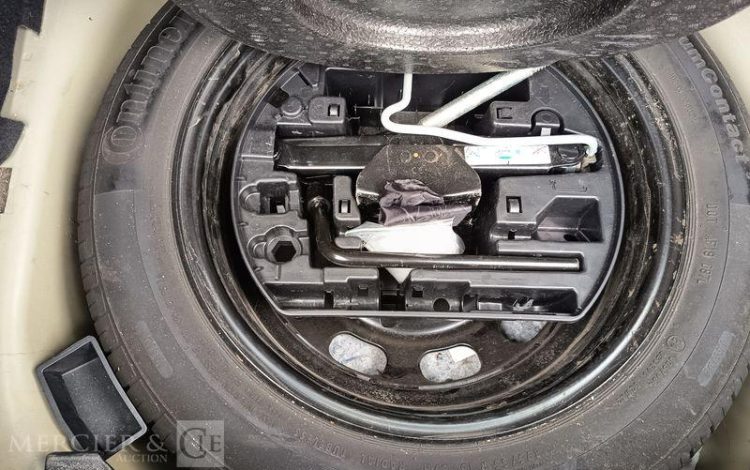 PEUGEOT 208 GRIS FL-675-TW