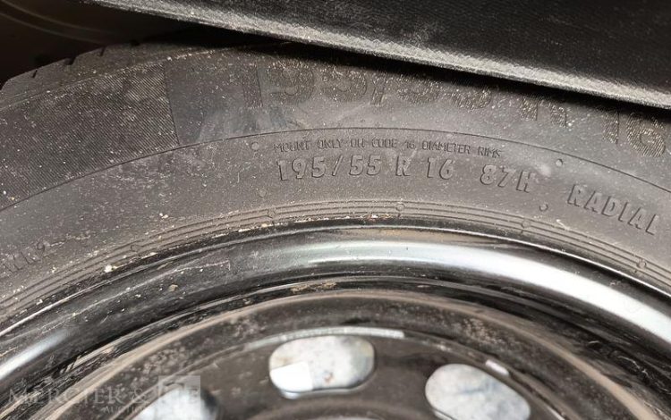 PEUGEOT 208 GRIS FL-675-TW