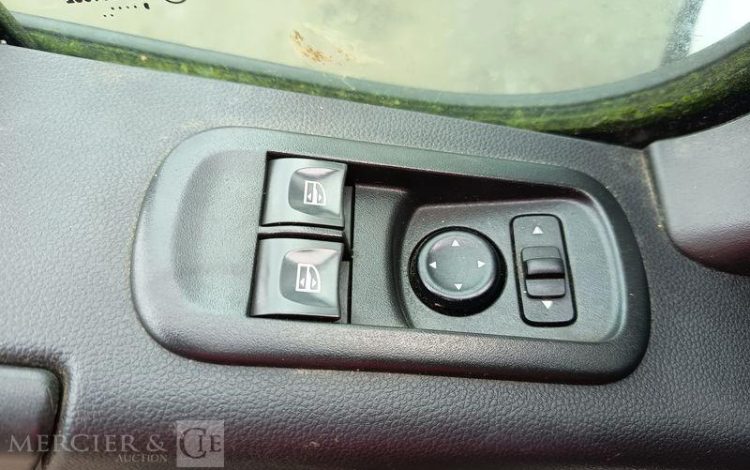 RENAULT MASTER AVEC NACELLE VERSALIFT ETL32-125 – 12 METRES – DIESEL – ANNEE 2019 BLANC FM-588-MG