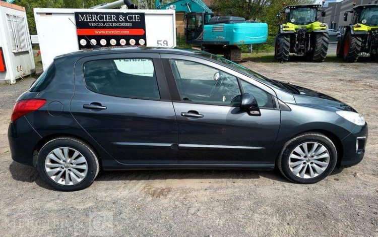 PEUGEOT 308 1.6 THP 16V 155 CV PREMIUM PACK – ESSENCE – 92831 KMS – ANNEE 2013 NOIR FN-627-HK