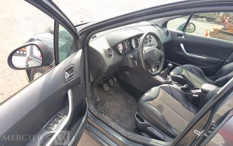 PEUGEOT 308 1.6 THP 16V 155 CV PREMIUM PACK – ESSENCE – 92831 KMS – ANNEE 2013 NOIR FN-627-HK