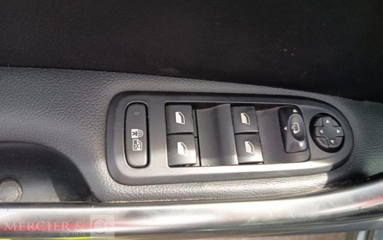 PEUGEOT 308 1.6 THP 16V 155 CV PREMIUM PACK – ESSENCE – 92831 KMS – ANNEE 2013 NOIR FN-627-HK