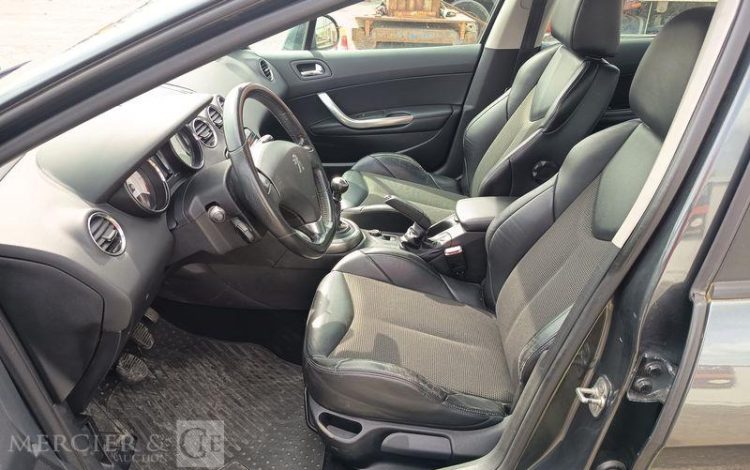 PEUGEOT 308 1.6 THP 16V 155 CV PREMIUM PACK – ESSENCE – 92831 KMS – ANNEE 2013 NOIR FN-627-HK