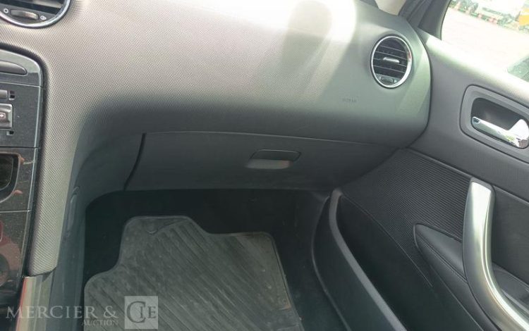 PEUGEOT 308 1.6 THP 16V 155 CV PREMIUM PACK – ESSENCE – 92831 KMS – ANNEE 2013 NOIR FN-627-HK