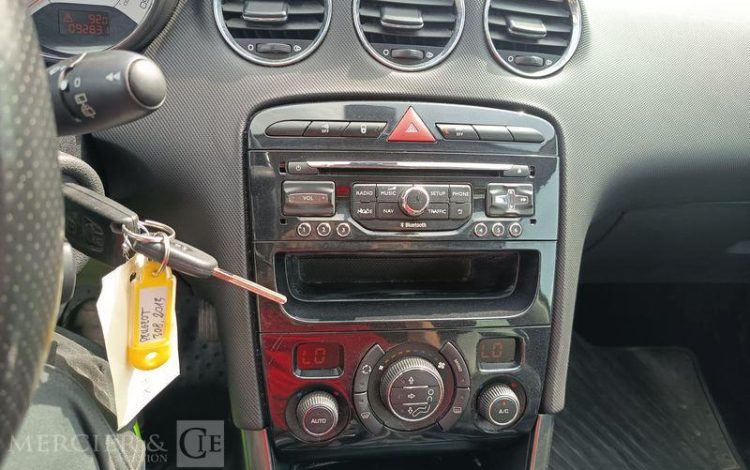 PEUGEOT 308 1.6 THP 16V 155 CV PREMIUM PACK – ESSENCE – 92831 KMS – ANNEE 2013 NOIR FN-627-HK