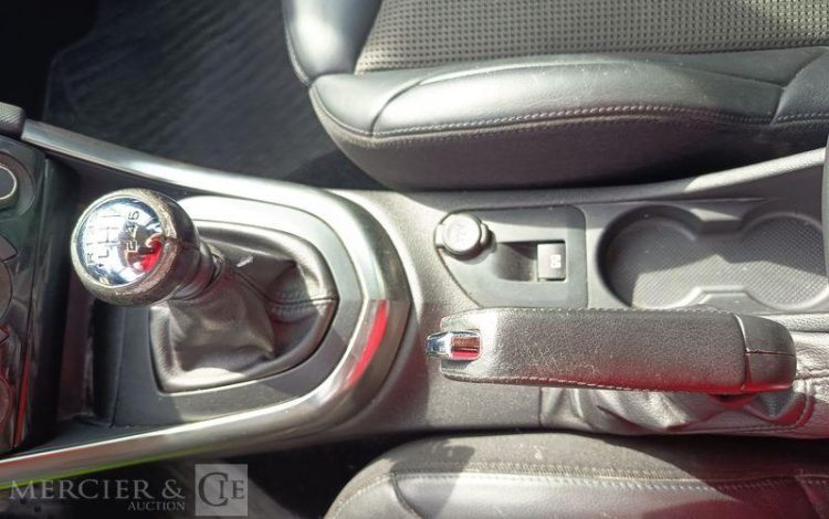 PEUGEOT 308 1.6 THP 16V 155 CV PREMIUM PACK – ESSENCE – 92831 KMS – ANNEE 2013 NOIR FN-627-HK