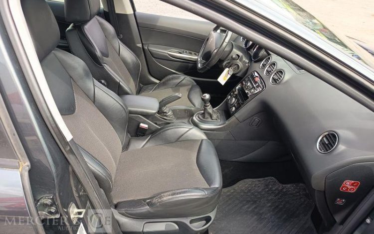 PEUGEOT 308 1.6 THP 16V 155 CV PREMIUM PACK – ESSENCE – 92831 KMS – ANNEE 2013 NOIR FN-627-HK