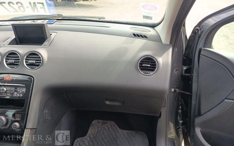 PEUGEOT 308 1.6 THP 16V 155 CV PREMIUM PACK – ESSENCE – 92831 KMS – ANNEE 2013 NOIR FN-627-HK