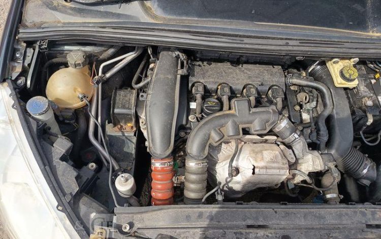 PEUGEOT 308 1.6 THP 16V 155 CV PREMIUM PACK – ESSENCE – 92831 KMS – ANNEE 2013 NOIR FN-627-HK