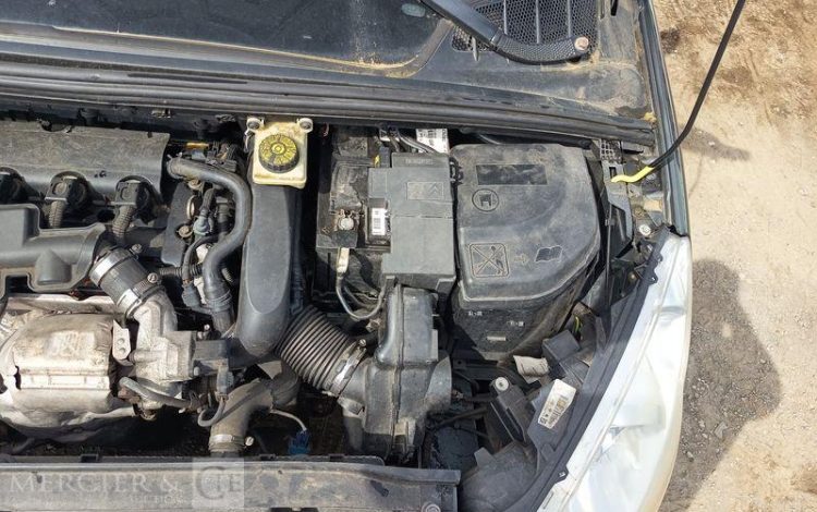 PEUGEOT 308 1.6 THP 16V 155 CV PREMIUM PACK – ESSENCE – 92831 KMS – ANNEE 2013 NOIR FN-627-HK