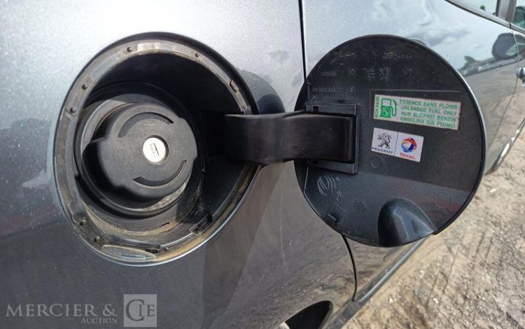 PEUGEOT 308 1.6 THP 16V 155 CV PREMIUM PACK – ESSENCE – 92831 KMS – ANNEE 2013 NOIR FN-627-HK