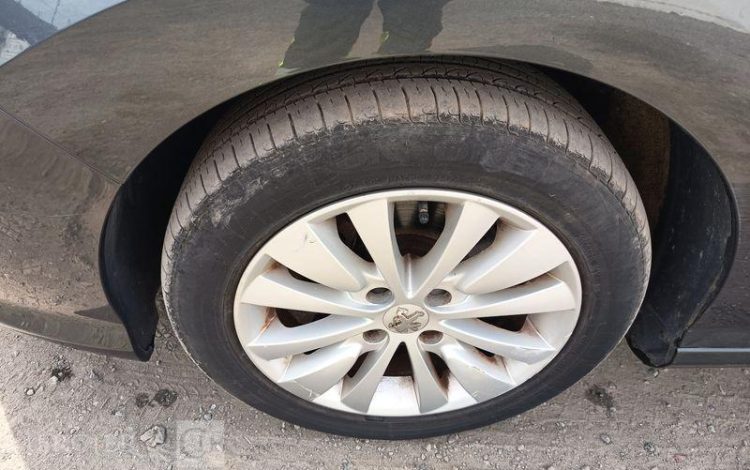 PEUGEOT 308 1.6 THP 16V 155 CV PREMIUM PACK – ESSENCE – 92831 KMS – ANNEE 2013 NOIR FN-627-HK