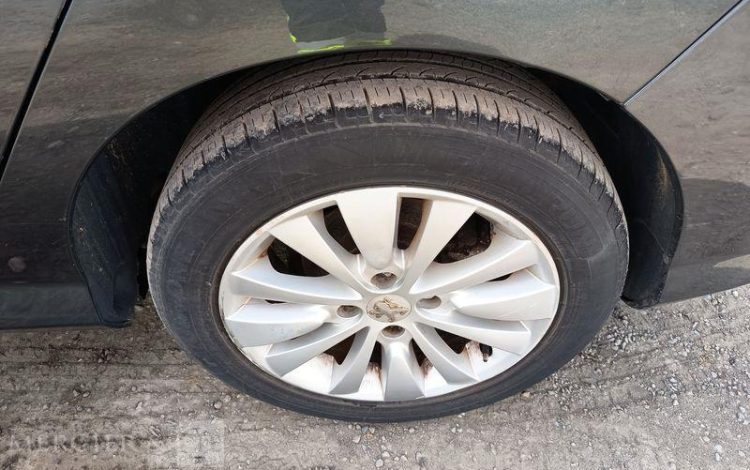 PEUGEOT 308 1.6 THP 16V 155 CV PREMIUM PACK – ESSENCE – 92831 KMS – ANNEE 2013 NOIR FN-627-HK