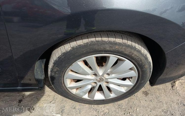 PEUGEOT 308 1.6 THP 16V 155 CV PREMIUM PACK – ESSENCE – 92831 KMS – ANNEE 2013 NOIR FN-627-HK