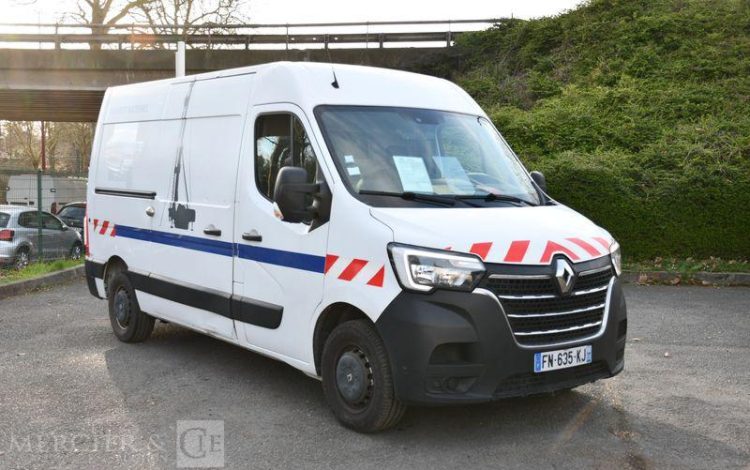 RENAULT MASTER 2.3 DCI 135ch 3T5 L2H2 GRAND-CONFORT BLANC FN-635-KJ