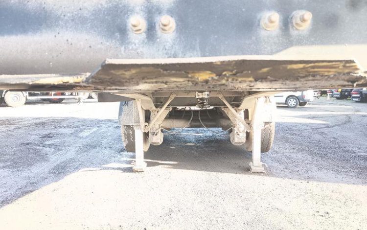 BENALU SEMI REMORQUE BENNE BASCULANTE – 3 ESSIEUX – PTAC 38 TONNES – ANNEE 2020  FP-920-NS
