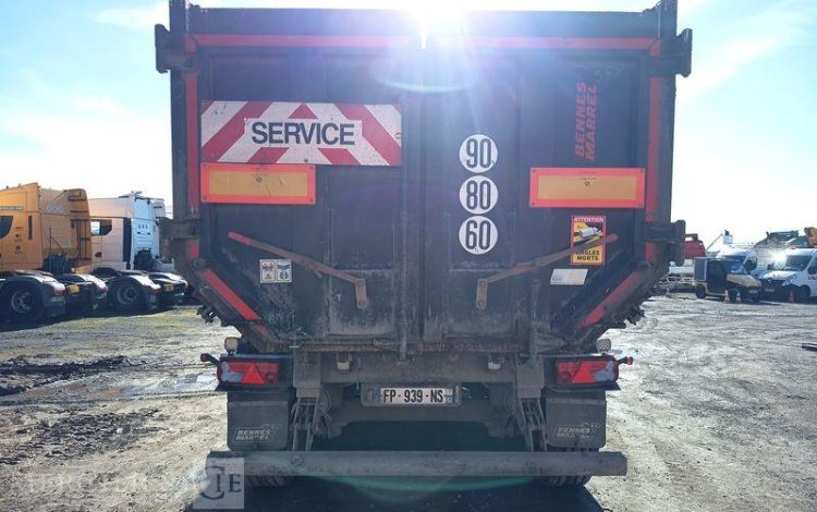 BENALU SEMI REMORQUE BENNE BASCULANTE –  3 ESSIEUX  – PTAC : 38 TONNES – ANNEE 2020  FP-939-NS