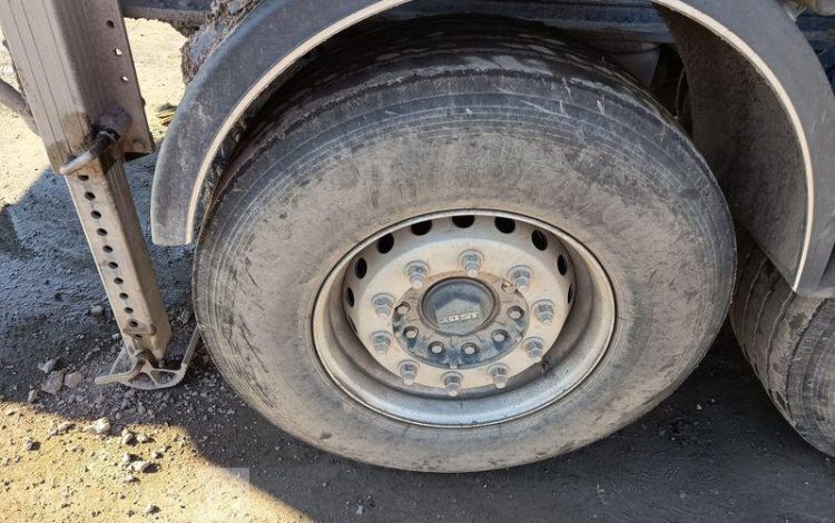 BENALU SEMI REMORQUE BENNE BASCULANTE –  3 ESSIEUX  – PTAC : 38 TONNES – ANNEE 2020  FP-939-NS