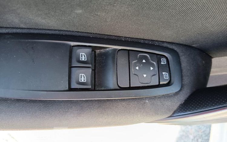 RENAULT MEGANE STE AIR NAV BLUE DCI 115 BLANC FW-436-ZB