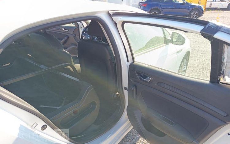 RENAULT MEGANE STE AIR NAV BLUE DCI 115 BLANC FW-436-ZB