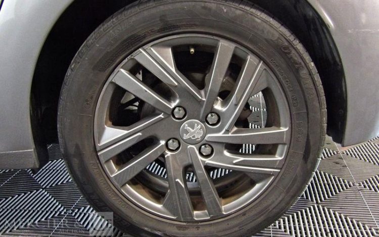 PEUGEOT 208 1.2 PURETECH 100ch GRIS FX-626-MX