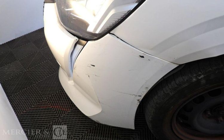 PEUGEOT 208 A,E ACTIVE BLUEHDI vente à pro car depedalage obligatoire BLANC GE-677-HL