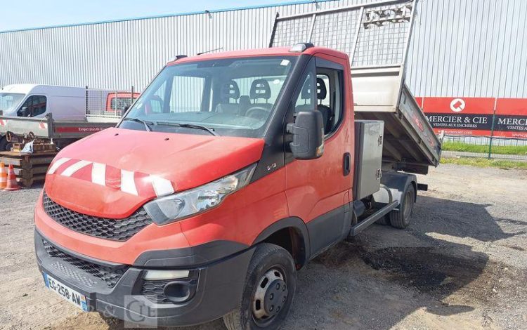 IVECO 35C13 BENNE SIMPLE CABINE COFFRE  EG-258-AW