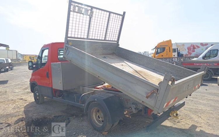 IVECO 35C13 BENNE SIMPLE CABINE COFFRE  EG-258-AW