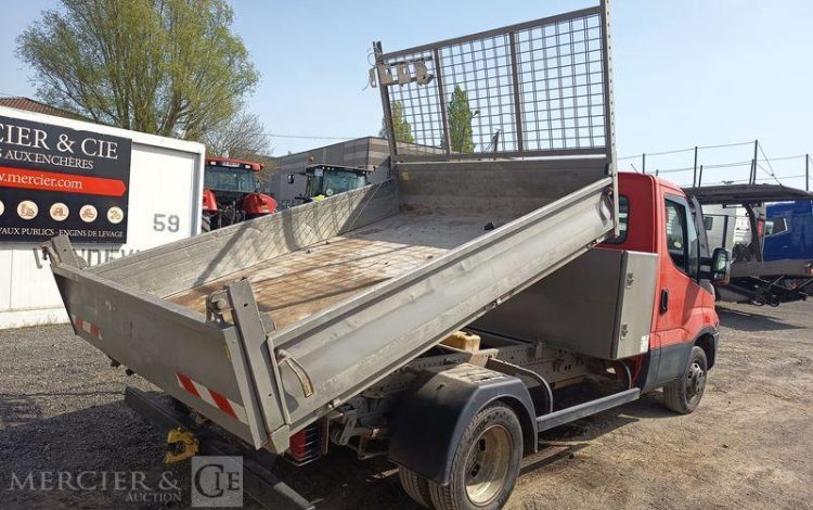 IVECO 35C13 BENNE SIMPLE CABINE COFFRE  EG-258-AW