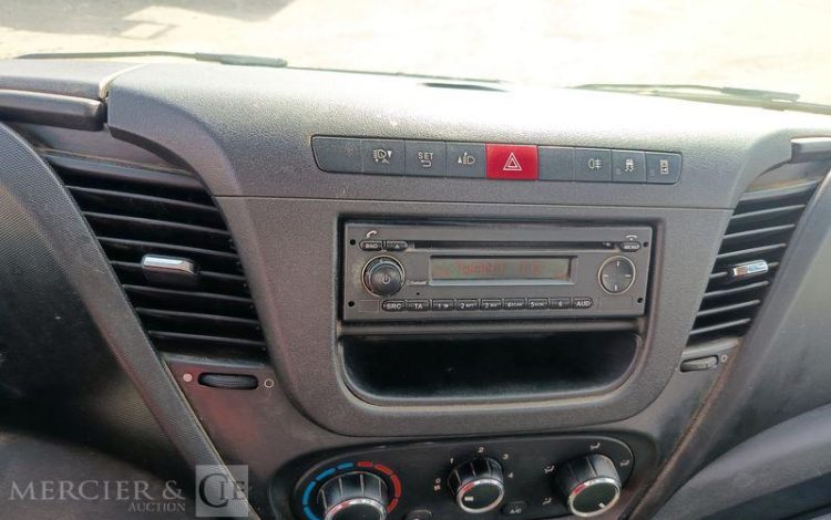 IVECO 35C13 BENNE SIMPLE CABINE COFFRE  EG-258-AW